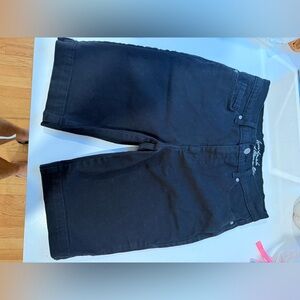 Gloria Vanderbilt Black Slimming Shorts